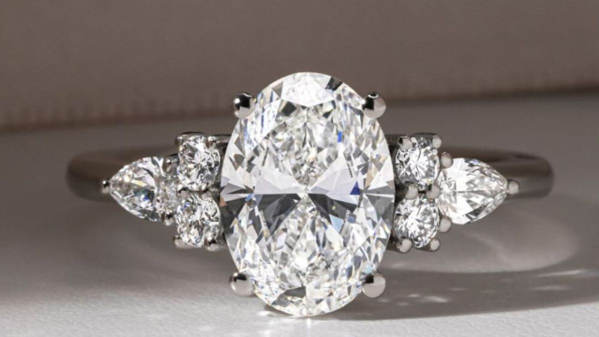 the Best 3 Carat Oval Diamond Engagement Ring
